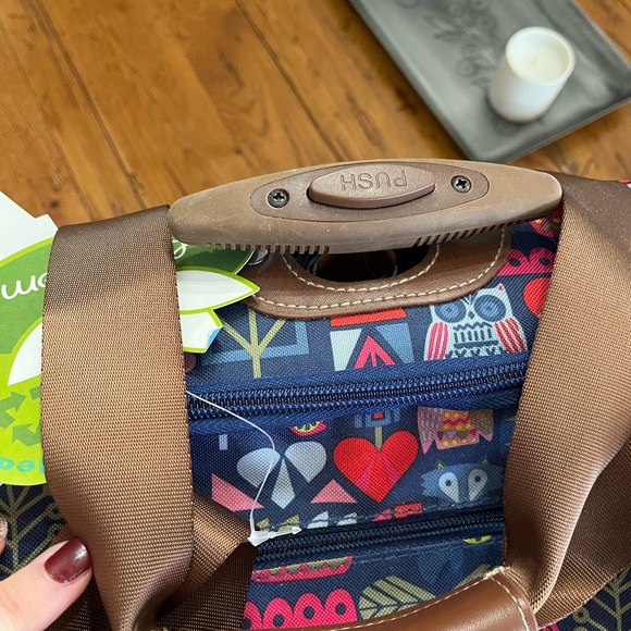 NWT- Lily Bloom rolling carry on bag. - Picture 5 of 12